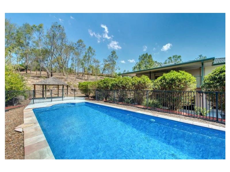 15 Walker Place, Pullenvale QLD 4069