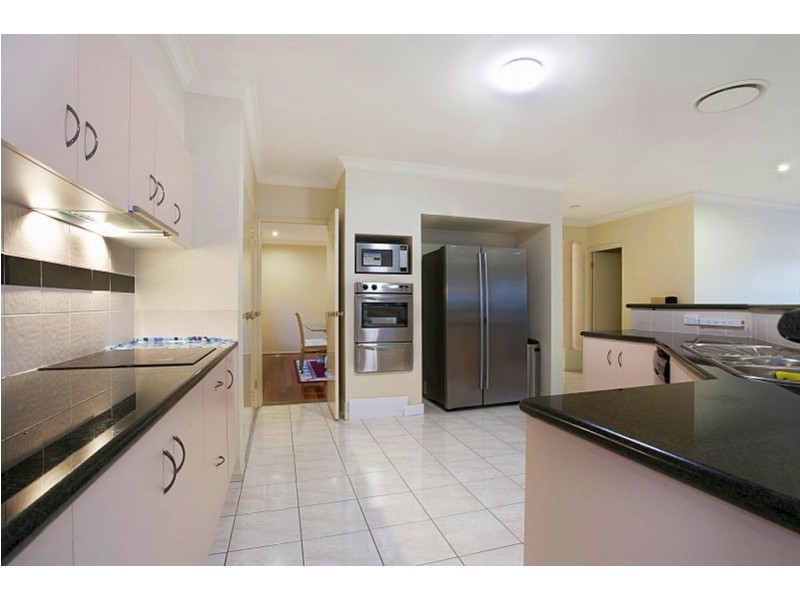 12 JAMES PL, Sinnamon Park QLD 4073