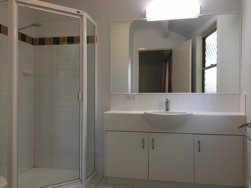 2/108 Glenalva Tce, Enoggera QLD 4051