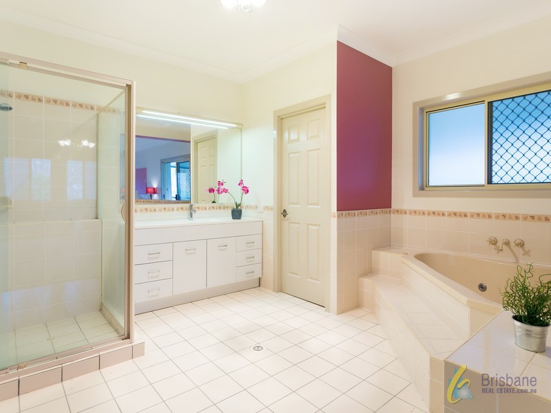 15 Walker Place, Pullenvale QLD 4069