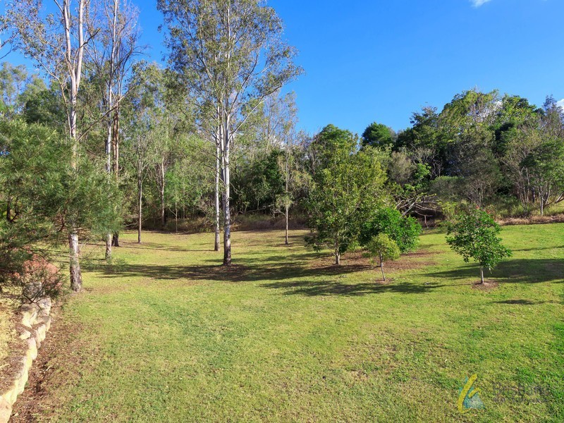 15 Walker Place, Pullenvale QLD 4069