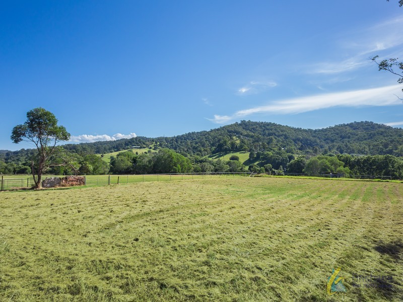 353 Gold Creek Road, Brookfield QLD 4069