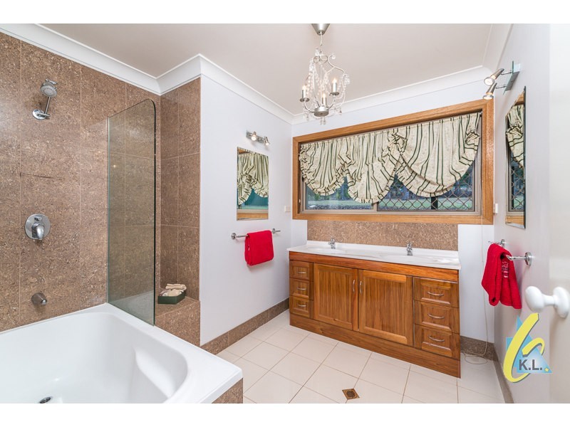 363 Mt Crosby Rd, Chuwar QLD 4306