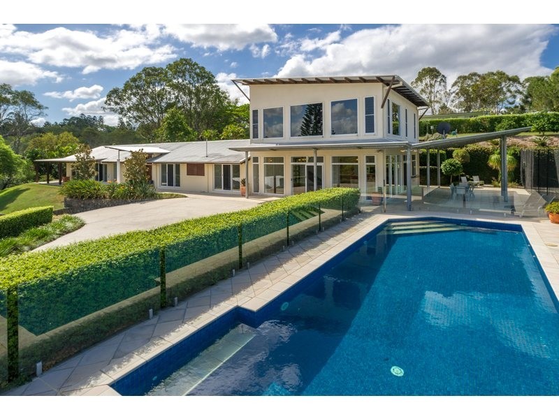 35 Nioka Street, Brookfield QLD 4069