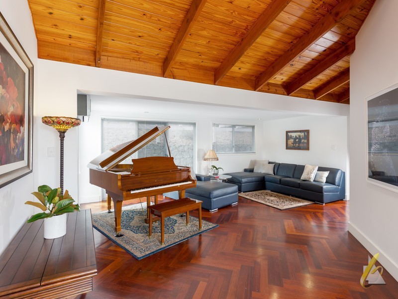 35 Nioka Street, Brookfield QLD 4069