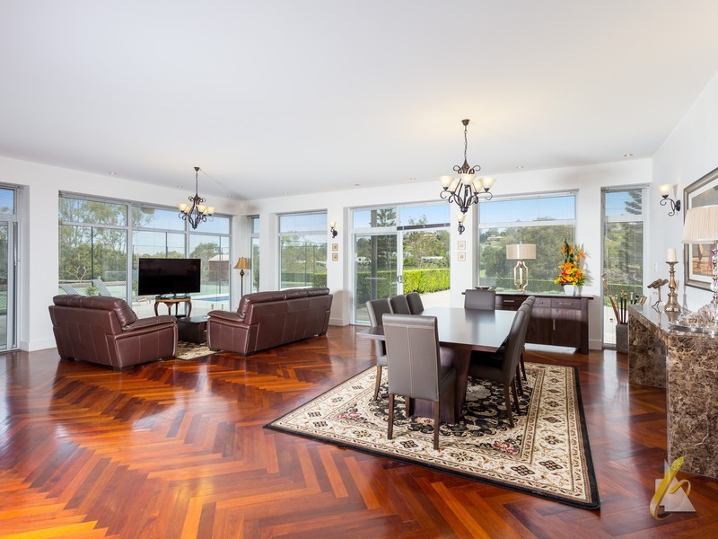 35 Nioka Street, Brookfield QLD 4069