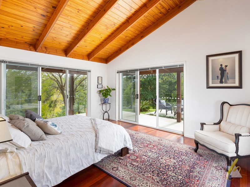 35 Nioka Street, Brookfield QLD 4069