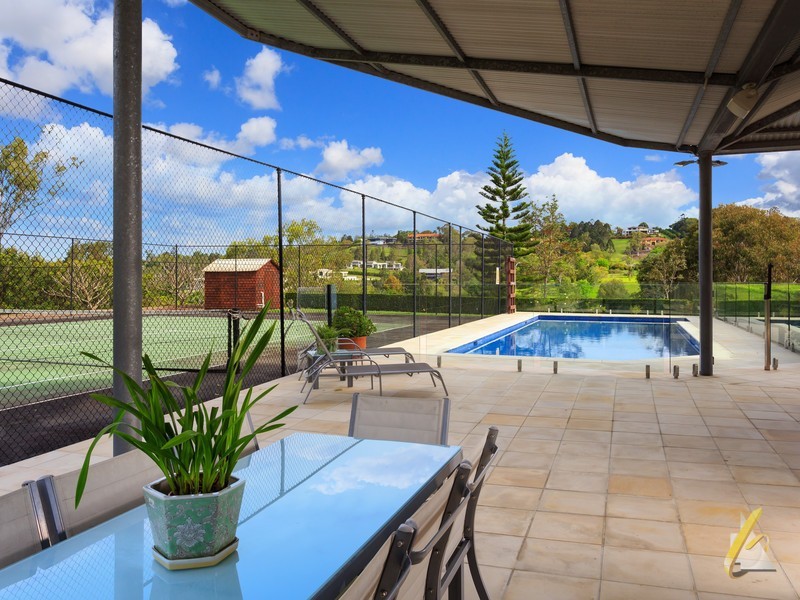 35 Nioka Street, Brookfield QLD 4069