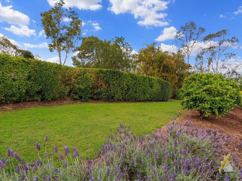 35 Nioka Street, Brookfield QLD 4069