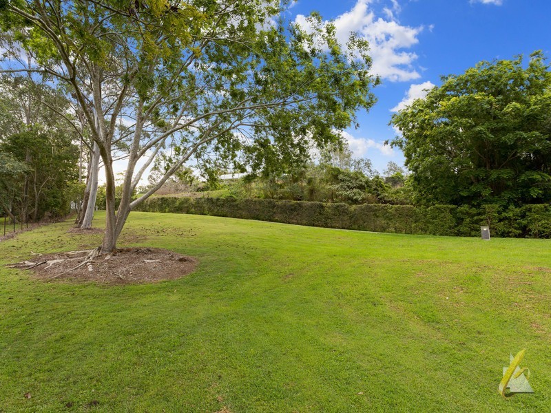 35 Nioka Street, Brookfield QLD 4069