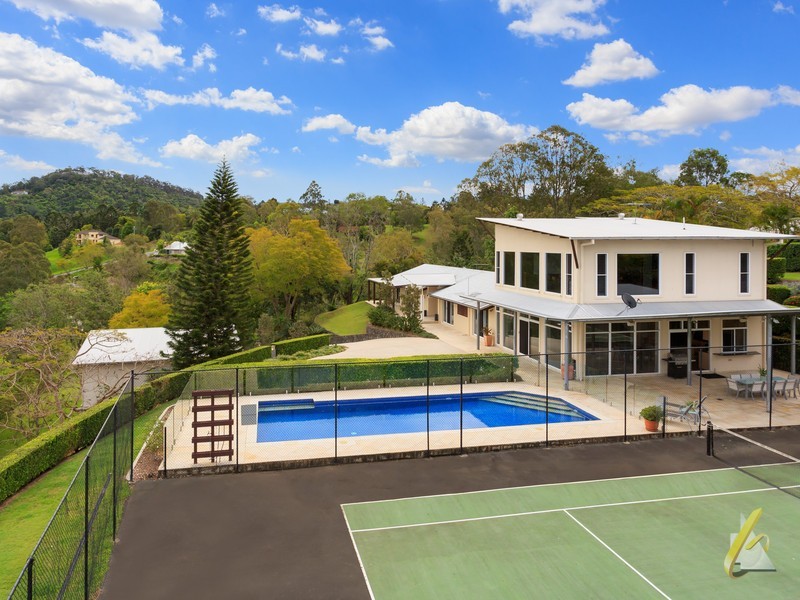 35 Nioka Street, Brookfield QLD 4069