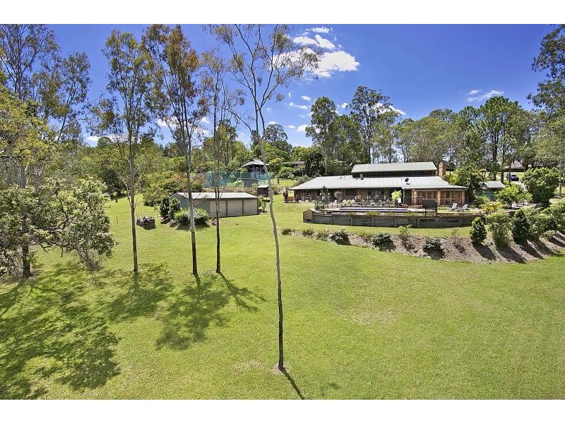 25 Woodfield Rd, Pullenvale QLD 4069