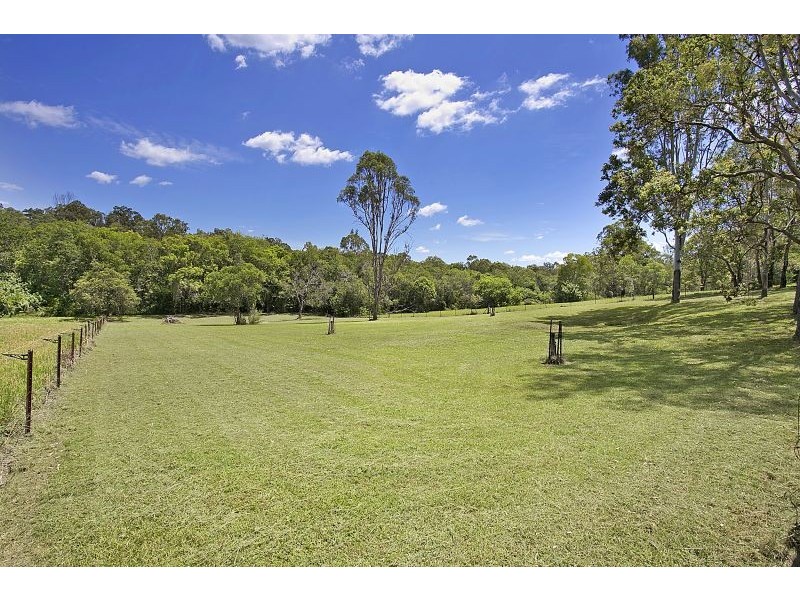 25 Woodfield Rd, Pullenvale QLD 4069