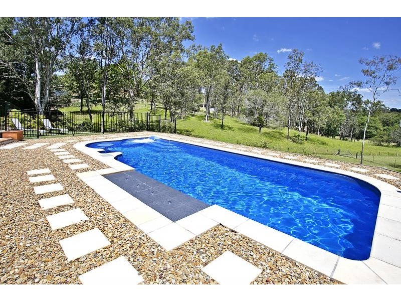 25 Woodfield Rd, Pullenvale QLD 4069