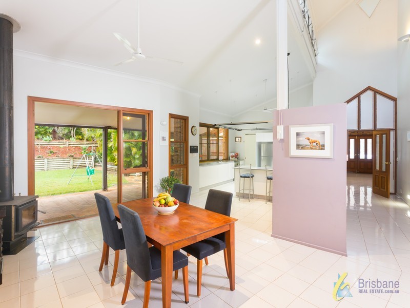 25 Woodfield Rd, Pullenvale QLD 4069