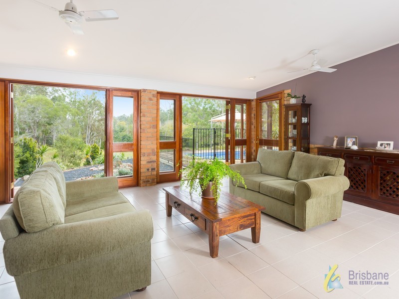 25 Woodfield Rd, Pullenvale QLD 4069