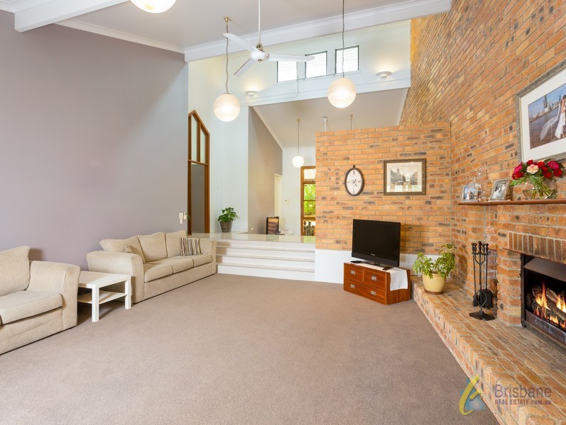 25 Woodfield Rd, Pullenvale QLD 4069