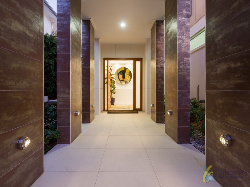15 Central Avenue, St Lucia QLD 4067