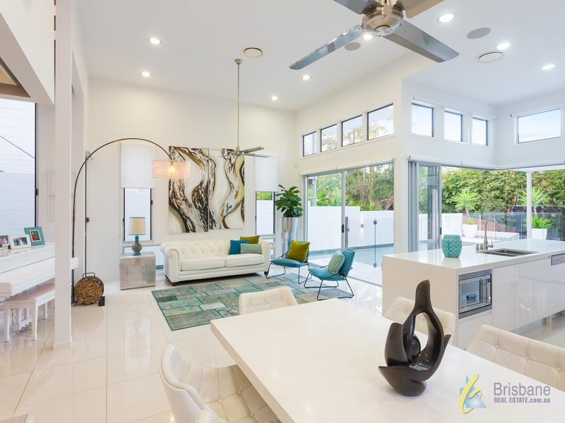 15 Central Avenue, St Lucia QLD 4067