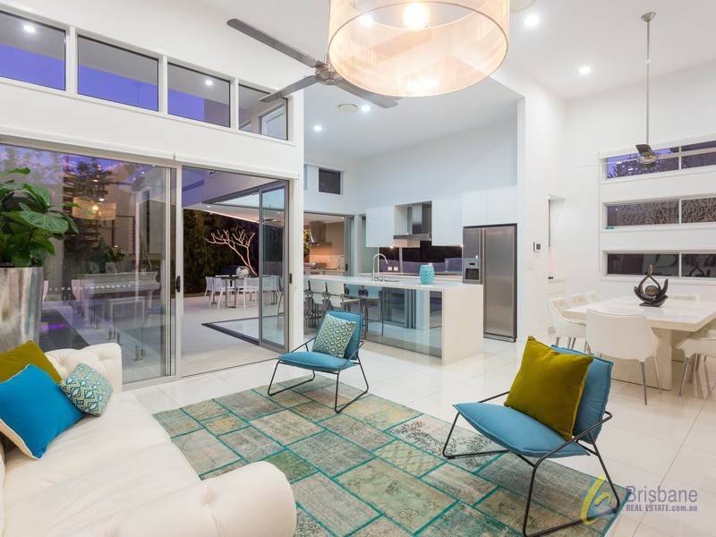 15 Central Avenue, St Lucia QLD 4067