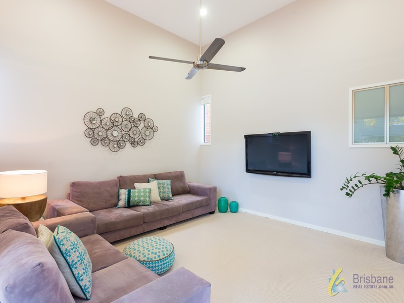 15 Central Avenue, St Lucia QLD 4067