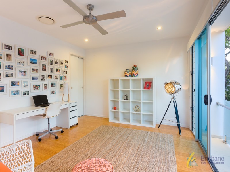 15 Central Avenue, St Lucia QLD 4067