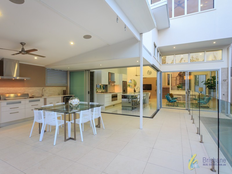 15 Central Avenue, St Lucia QLD 4067