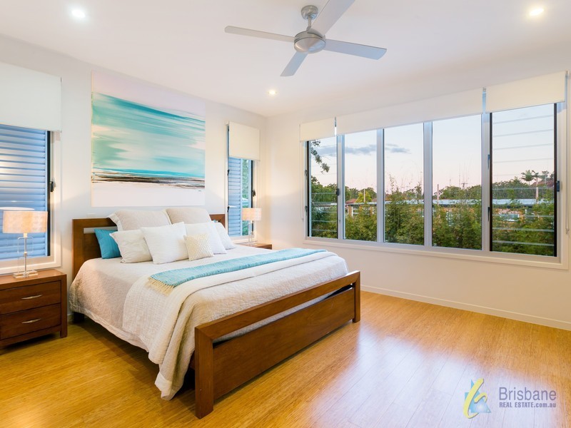15 Central Avenue, St Lucia QLD 4067