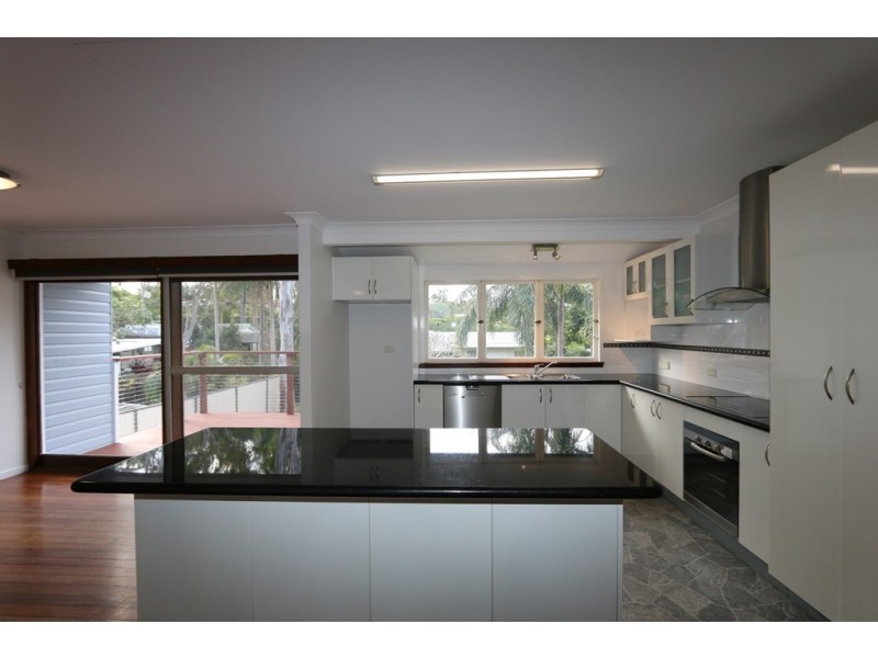 16 Trenton Street, Kenmore QLD 4069