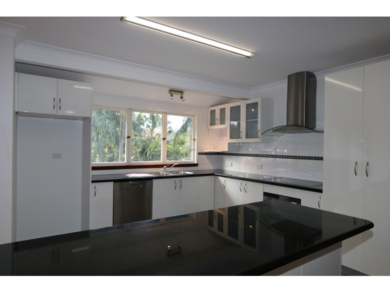 16 Trenton Street, Kenmore QLD 4069