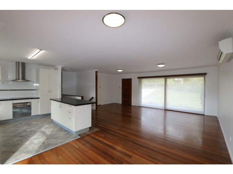 16 Trenton Street, Kenmore QLD 4069