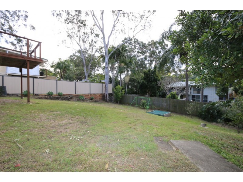 16 Trenton Street, Kenmore QLD 4069