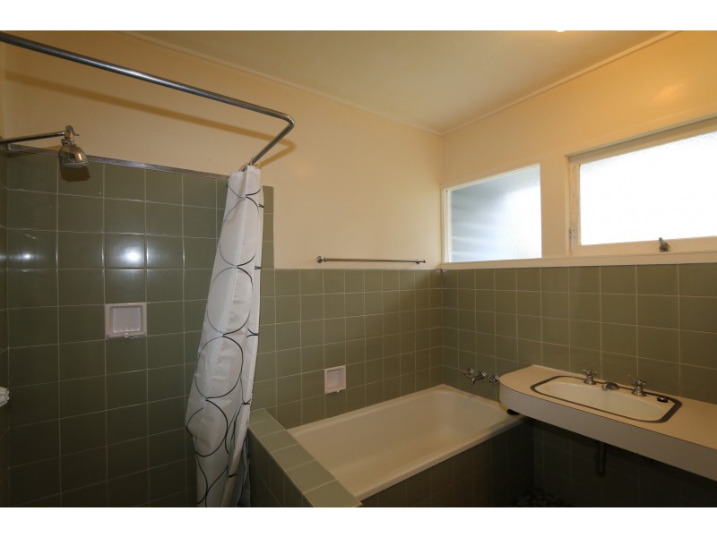 16 Trenton Street, Kenmore QLD 4069