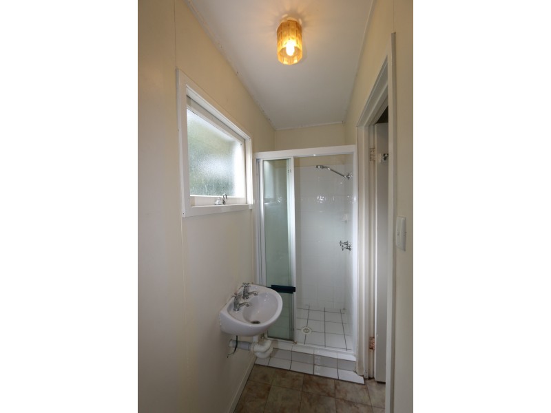 16 Trenton Street, Kenmore QLD 4069