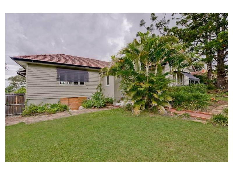 4 Kenmore Road, Kenmore QLD 4069