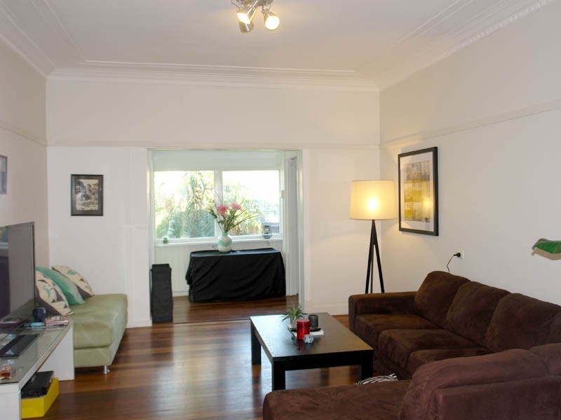 4 Kenmore Road, Kenmore QLD 4069