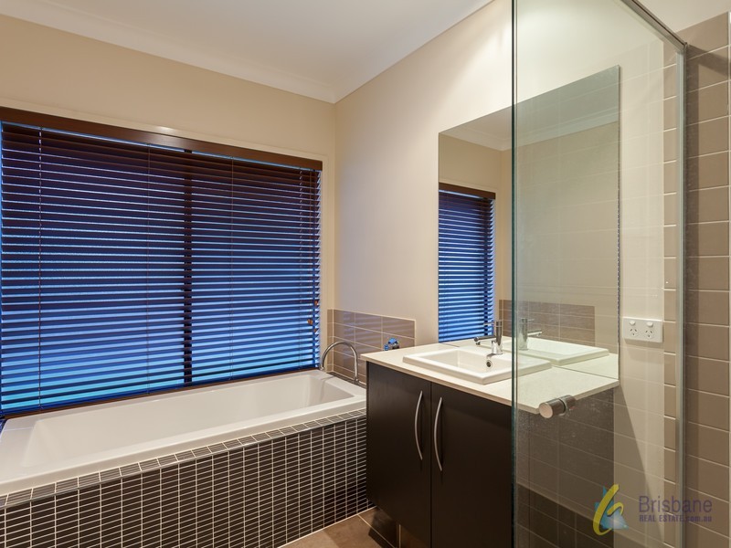 4 Paperbark Circuit, Moggill QLD 4070