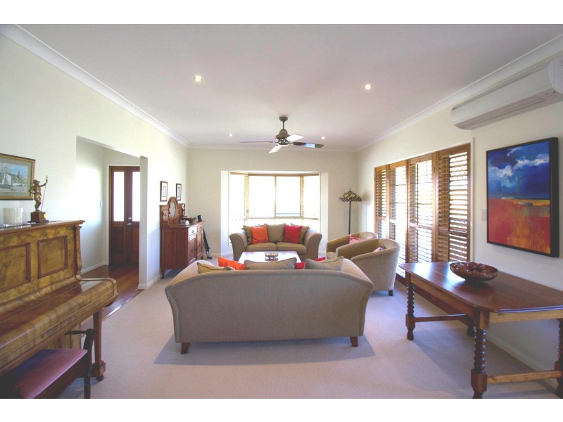 69 Westaway Crescent, Bellbowrie QLD 4070