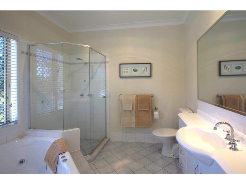 69 Westaway Crescent, Bellbowrie QLD 4070