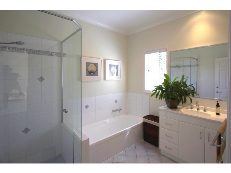 69 Westaway Crescent, Bellbowrie QLD 4070