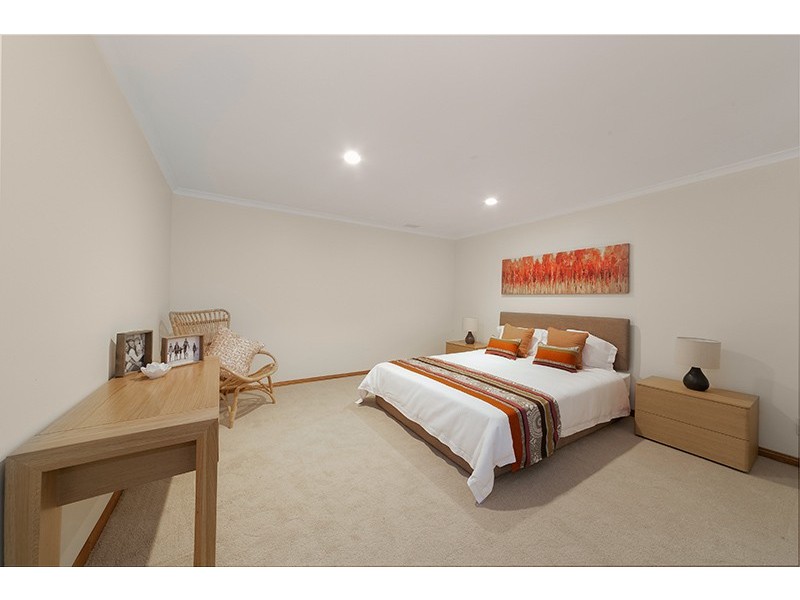 7 Lyndora Close, Riverhills QLD 4074