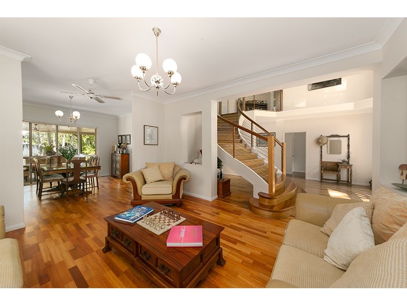 10 Birah Place, Chapel Hill QLD 4069