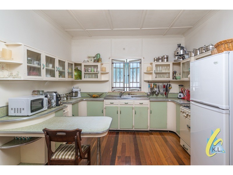 10 Barrett St, East Ipswich QLD 4305