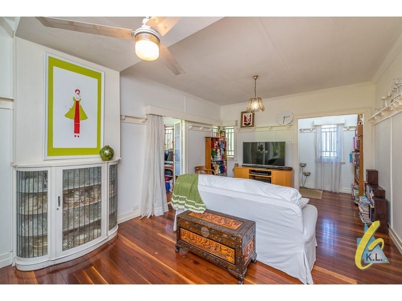 10 Barrett St, East Ipswich QLD 4305