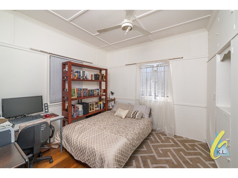 10 Barrett St, East Ipswich QLD 4305