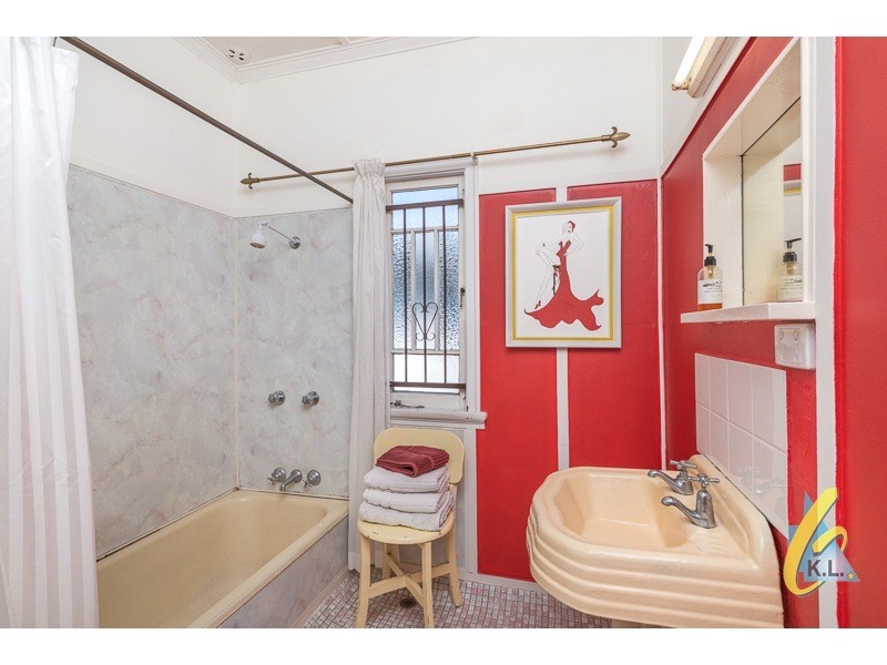 10 Barrett St, East Ipswich QLD 4305