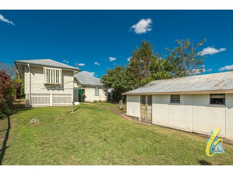 10 Barrett St, East Ipswich QLD 4305