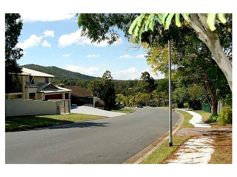 22 Stralock Street, Chapel Hill QLD 4069