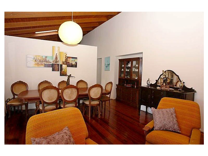 22 Stralock Street, Chapel Hill QLD 4069