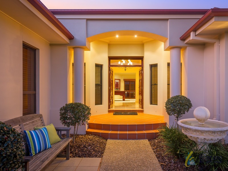 27 Glenwood Place, Moggill QLD 4070